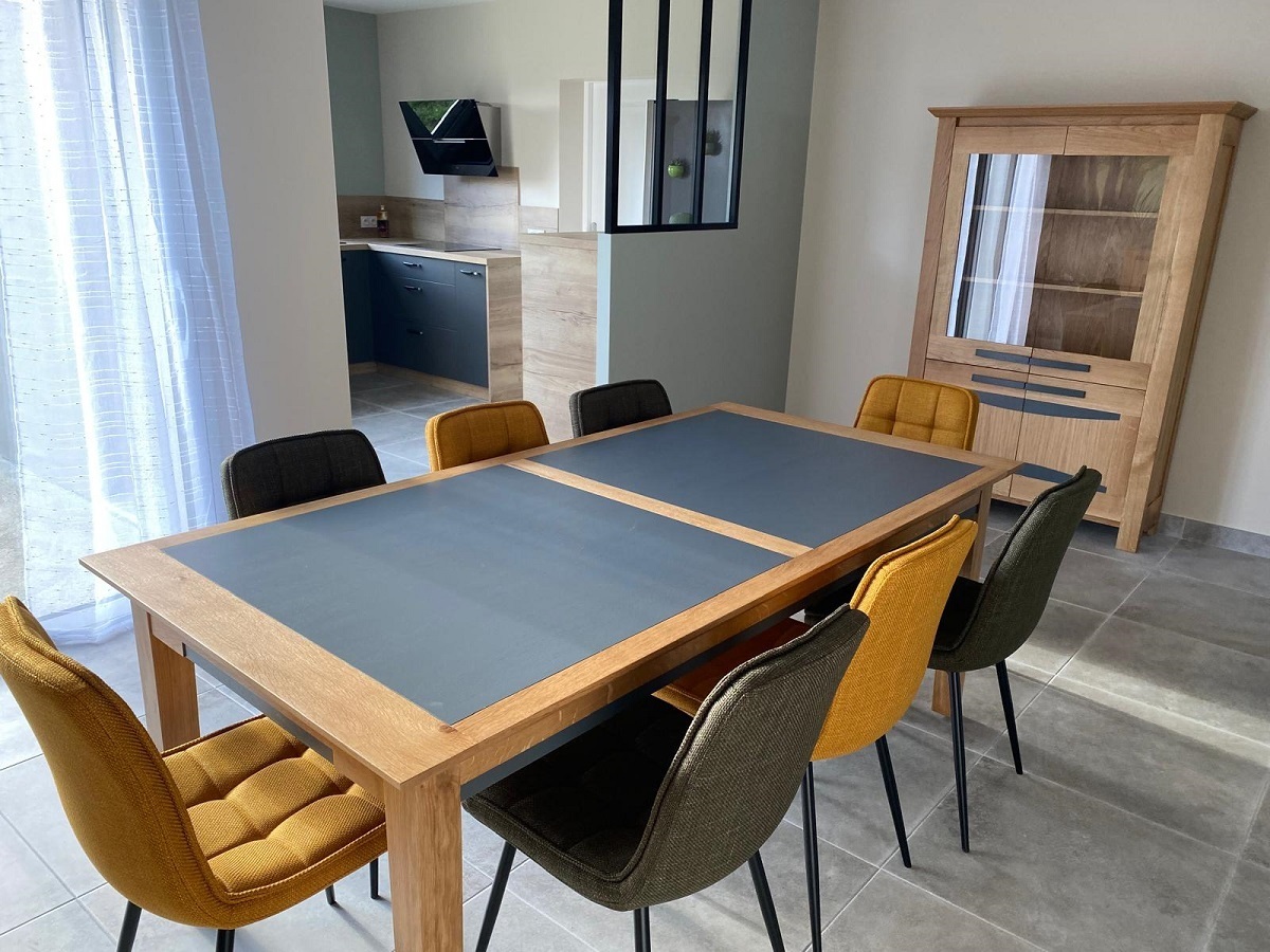 ASKANE VITRINE ET TABLE