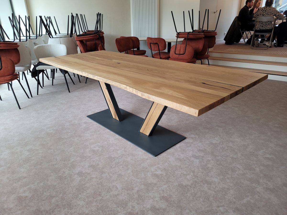 TABLE VERY TABLE PIED EN V AVEC INCRUSTATION BOIS