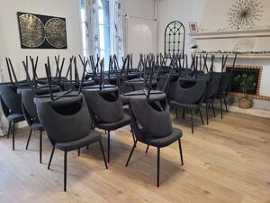 CHAISES RESTAURANT OFF