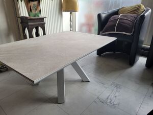 TABLE DE SALON EFFET TRAVERTIN FINITION BLANCHIE